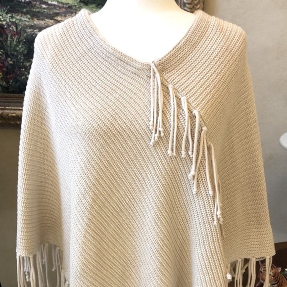 Chicos Lightweight Metallic Knit Fringed Poncho Neutral Color Gold Women OS NWT - Picture 4 of 17